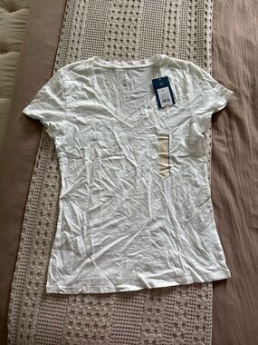 NEW Universal Thread White V-Neck Tee Size M